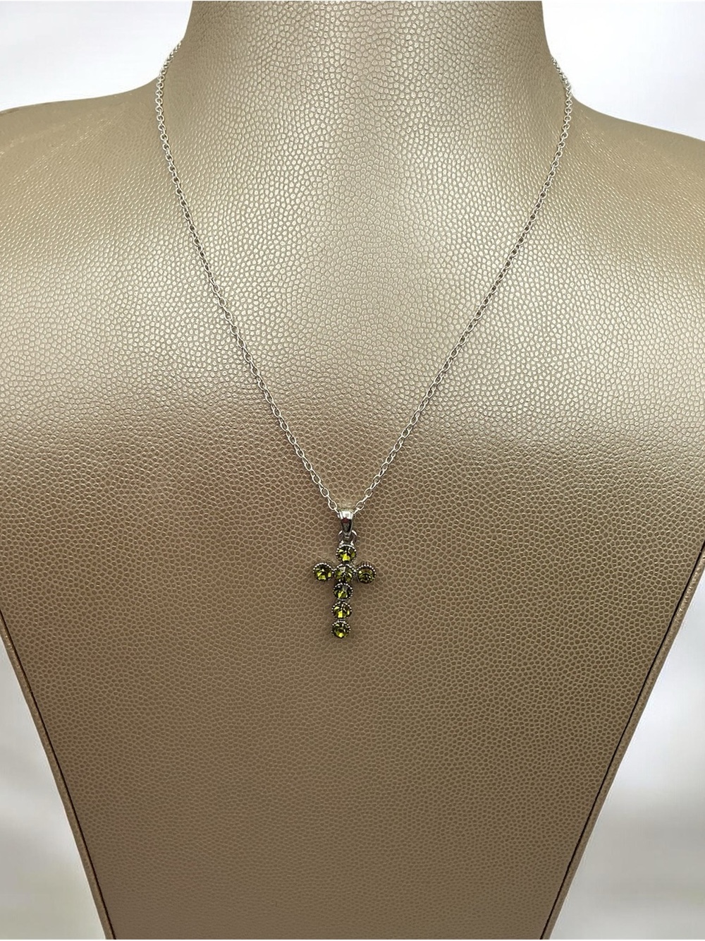 Silver Tone Vintage Cross Pendant Necklace/ NEW Chain